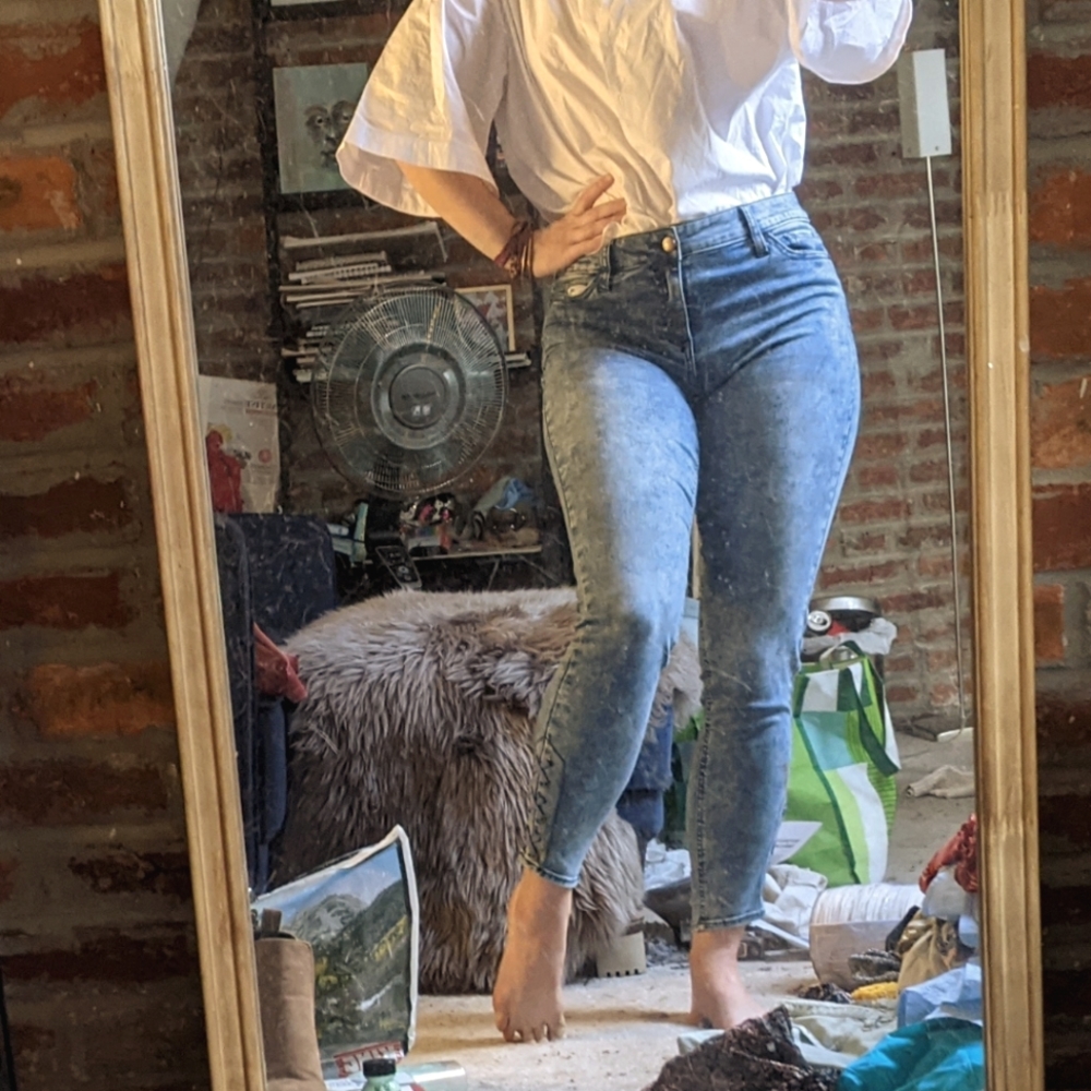 Y2K size 4 Acid Wash Soft Stretchy Jeans w Ribbon Detail